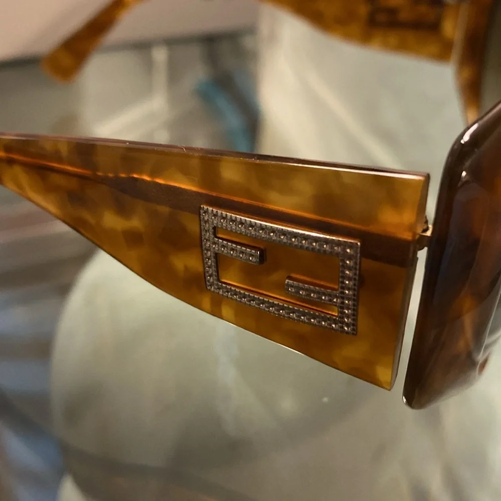 Fendi sunglasses - Picture 10 of 15